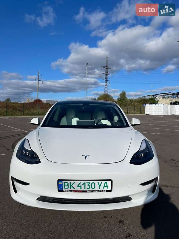 Седан Tesla Model 3 2021 в Рівному