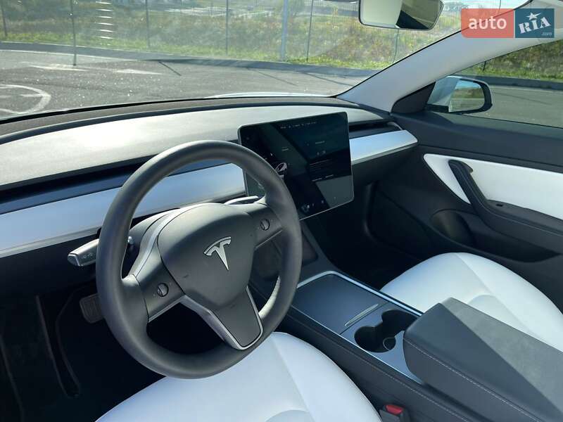 Седан Tesla Model 3 2021 в Рівному