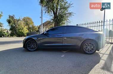 Седан Tesla Model 3 2022 в Кривом Роге