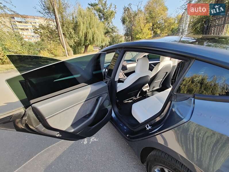 Седан Tesla Model 3 2022 в Кривом Роге