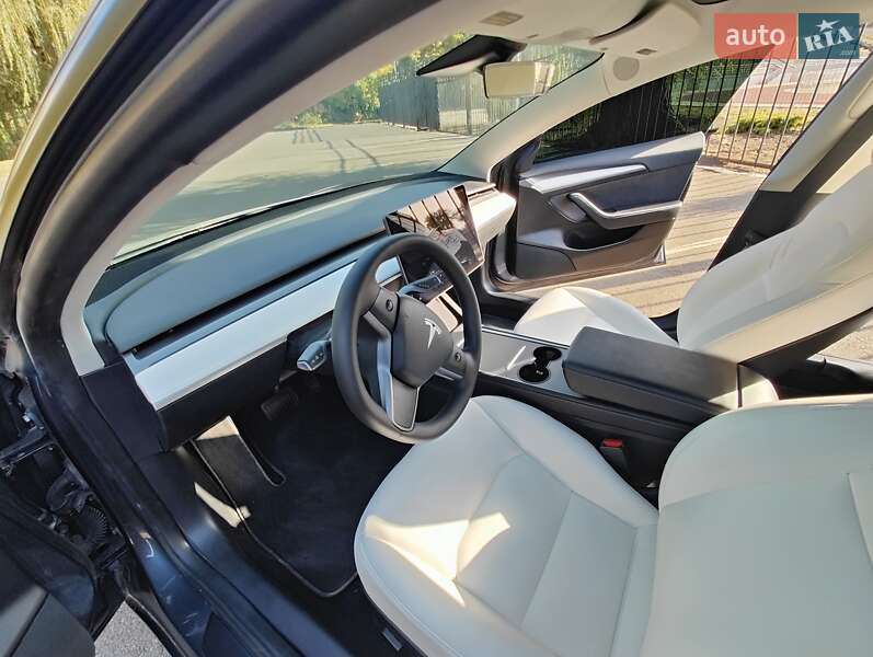 Седан Tesla Model 3 2022 в Кривом Роге