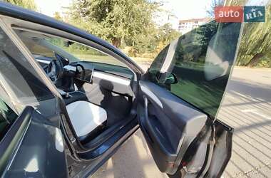 Седан Tesla Model 3 2022 в Кривом Роге
