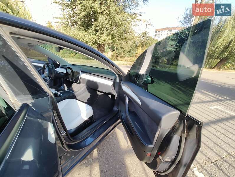 Седан Tesla Model 3 2022 в Кривом Роге