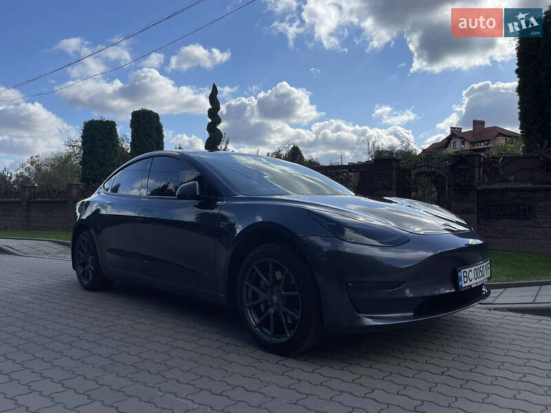 Седан Tesla Model 3 2020 в Львове