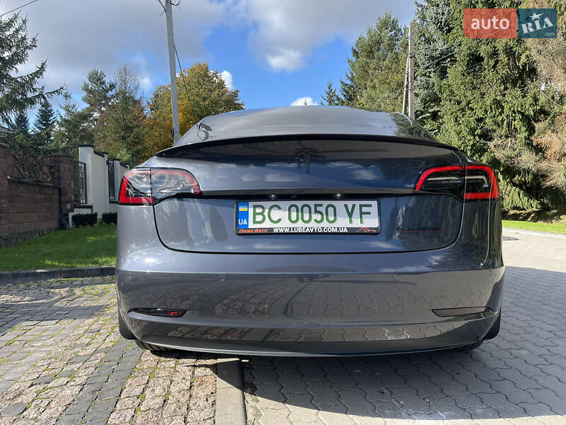 Седан Tesla Model 3 2020 в Львове