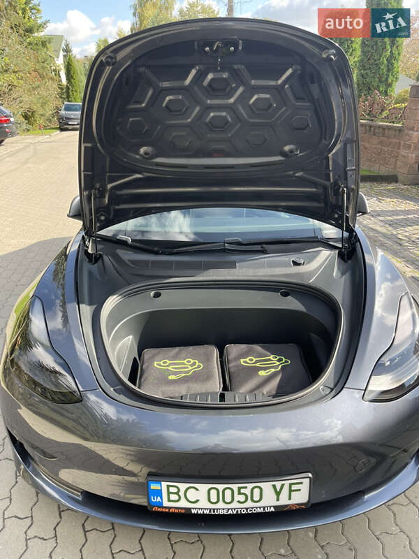Седан Tesla Model 3 2020 в Львове