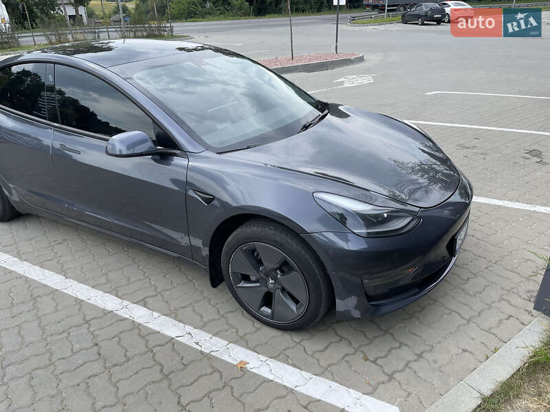 Седан Tesla Model 3 2020 в Львове
