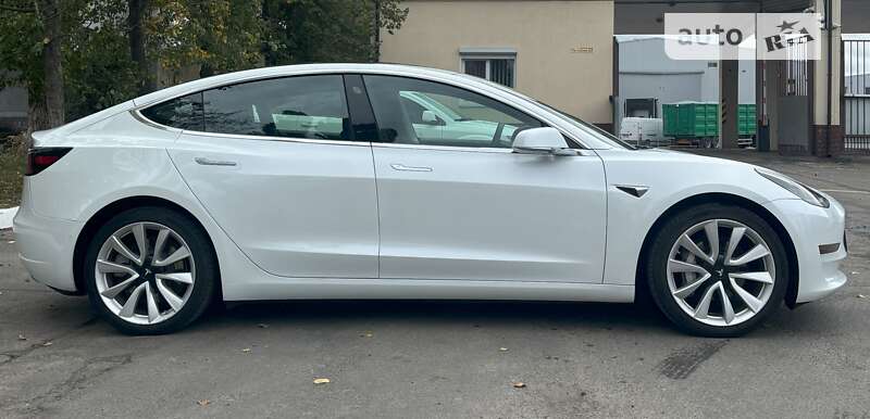 Седан Tesla Model 3 2019 в Києві