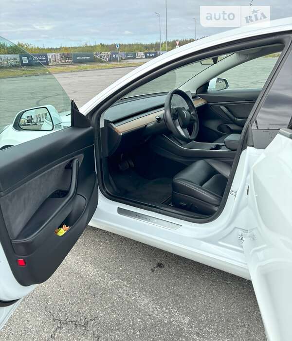 Седан Tesla Model 3 2019 в Києві