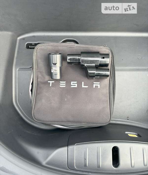 Седан Tesla Model 3 2019 в Києві