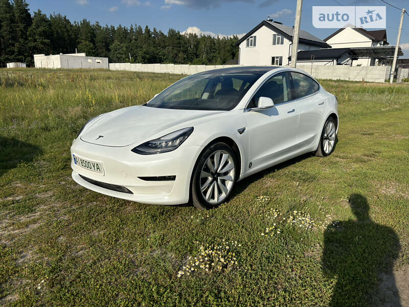 Седан Tesla Model 3 2019 в Киеве