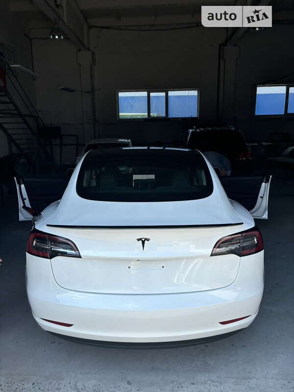 Седан Tesla Model 3 2019 в Киеве