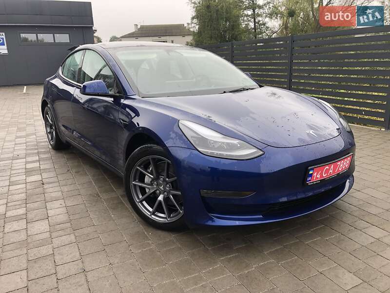 Седан Tesla Model 3 2023 в Львові