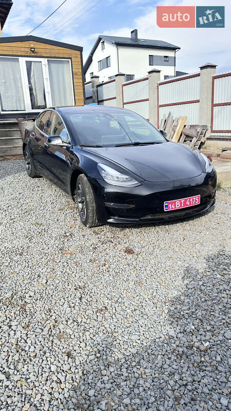 Седан Tesla Model 3 2018 в Чернигове