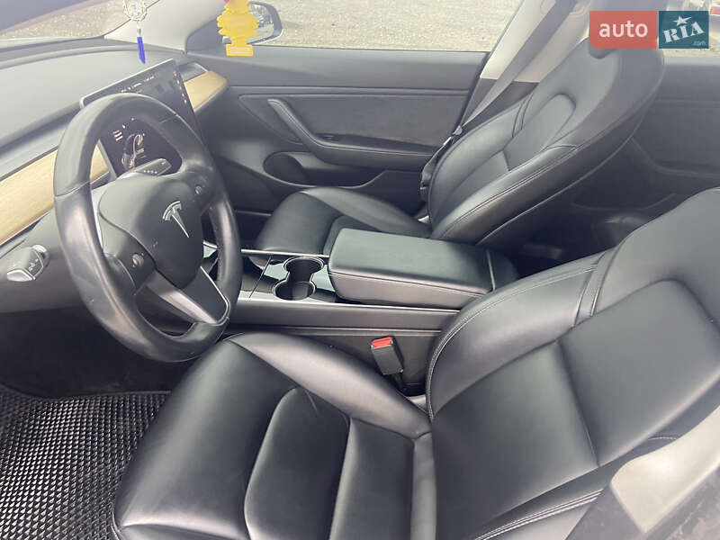 Седан Tesla Model 3 2019 в Жовтанцях