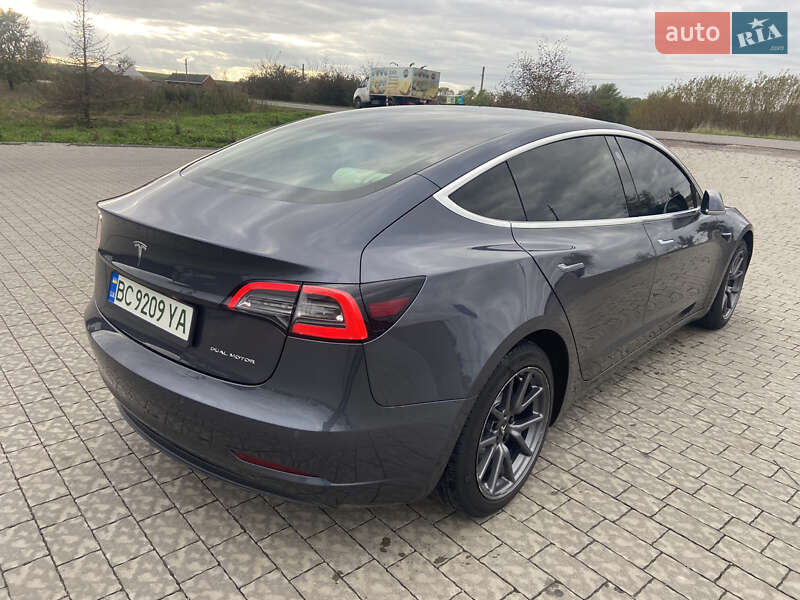 Седан Tesla Model 3 2019 в Жовтанцях