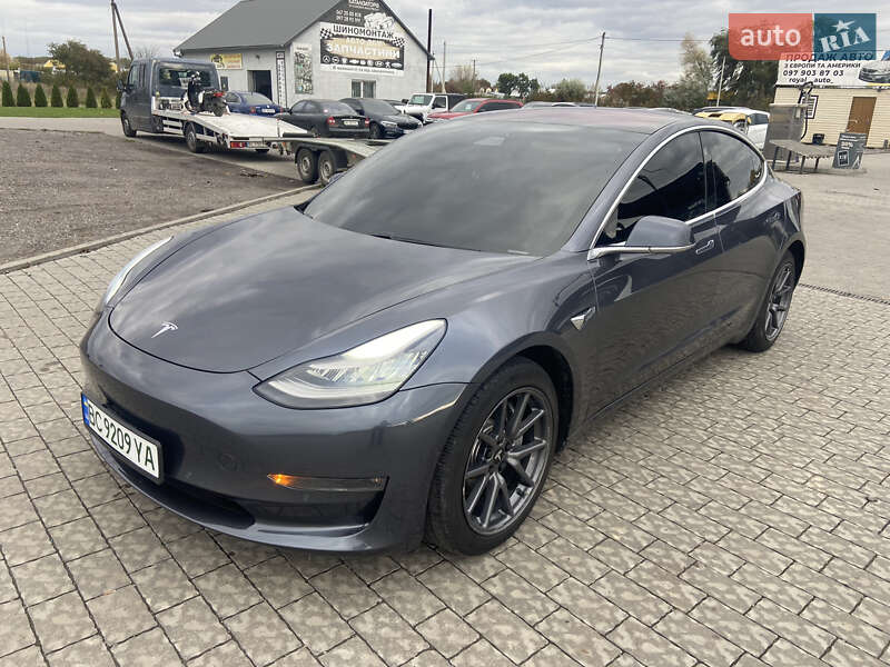 Седан Tesla Model 3 2019 в Жовтанцях