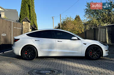 Седан Tesla Model 3 2022 в 