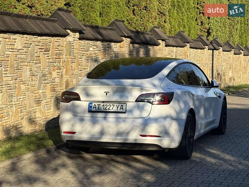 Седан Tesla Model 3 2022 в Надворной