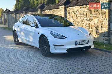 Седан Tesla Model 3 2022 в 