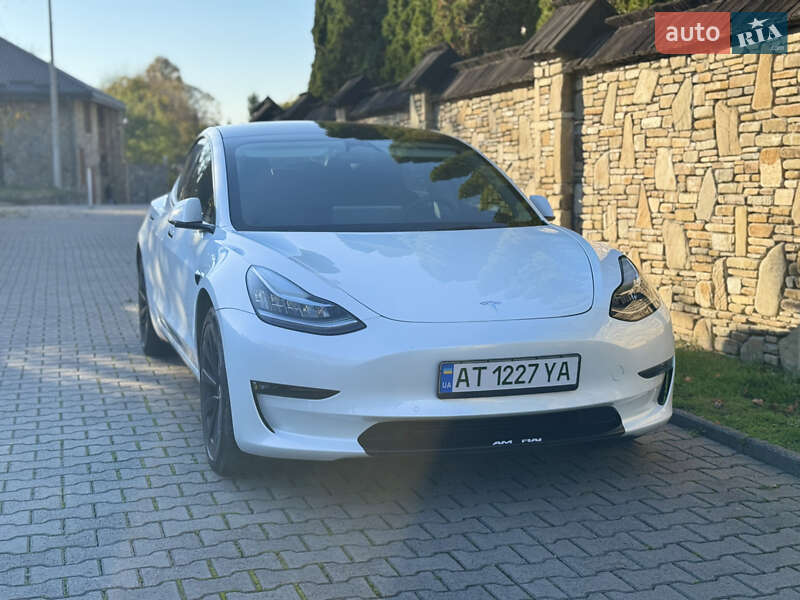 Седан Tesla Model 3 2022 в Надворной