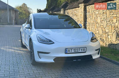 Седан Tesla Model 3 2022 в 