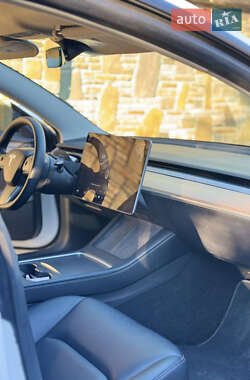 Седан Tesla Model 3 2022 в 