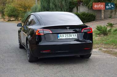 Седан Tesla Model 3 2021 в 