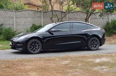 Седан Tesla Model 3 2021 в 