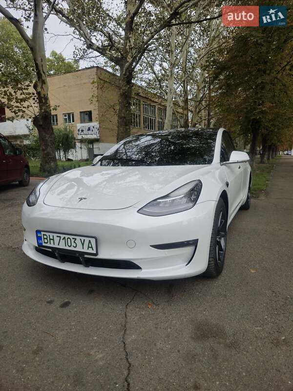 Седан Tesla Model 3 2019 в 