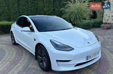 Седан Tesla Model 3 2021 в Дубні