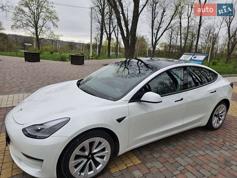 Седан Tesla Model 3 2021 в 