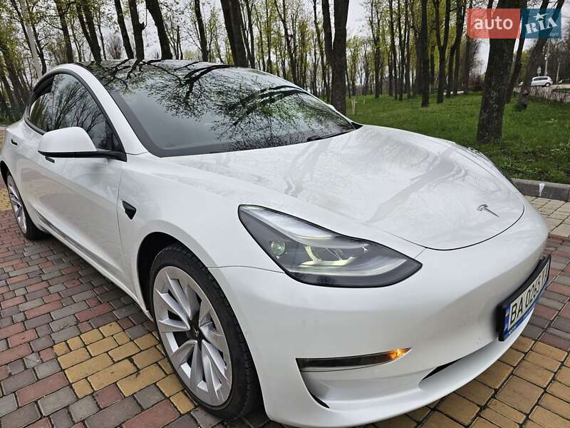 Седан Tesla Model 3 2021 в Кропивницькому