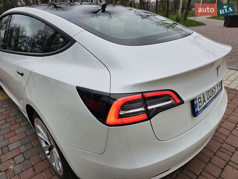 Седан Tesla Model 3 2021 в Кропивницькому