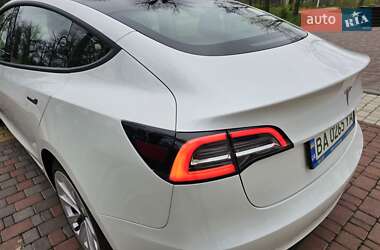 Седан Tesla Model 3 2021 в 