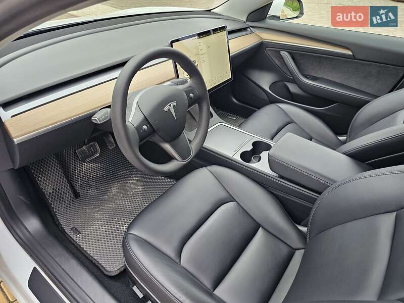 Седан Tesla Model 3 2021 в Кропивницькому