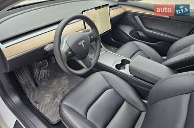 Седан Tesla Model 3 2021 в 