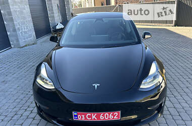 Седан Tesla Model 3 2022 в Львове