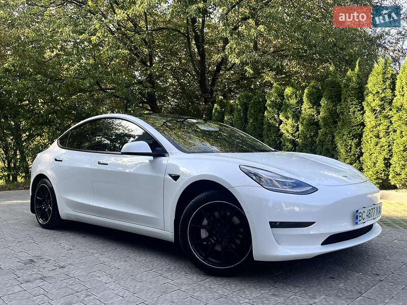 Седан Tesla Model 3 2020 в Львові