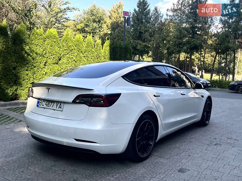 Седан Tesla Model 3 2020 в Львові