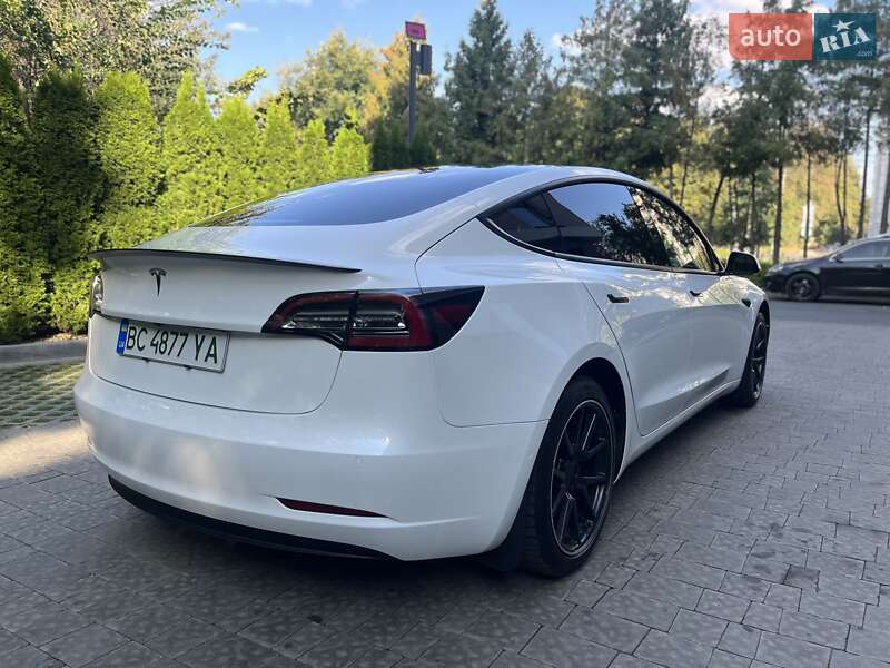 Седан Tesla Model 3 2020 в Львові