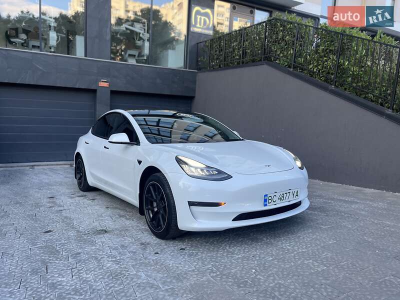 Седан Tesla Model 3 2020 в Львові
