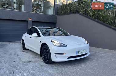 Седан Tesla Model 3 2020 в 