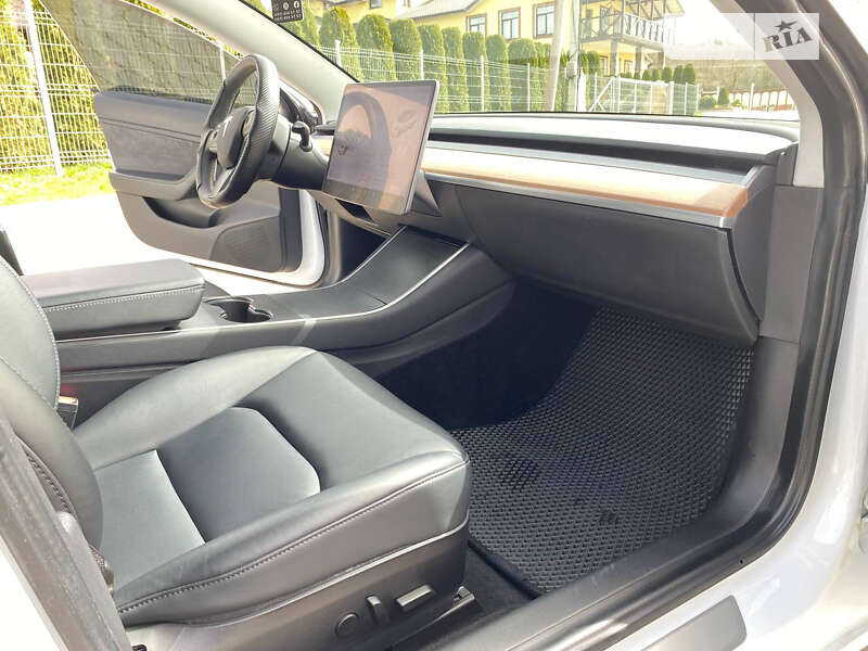 Седан Tesla Model 3 2019 в Львове фото 13 Седан Tesla Model 3 2019 в Львове