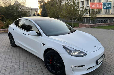 Седан Tesla Model 3 2023 в 