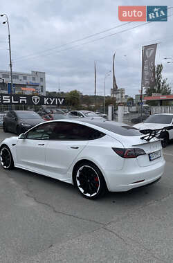 Седан Tesla Model 3 2021 в 