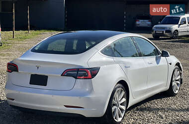 Седан Tesla Model 3 2020 в Стрые