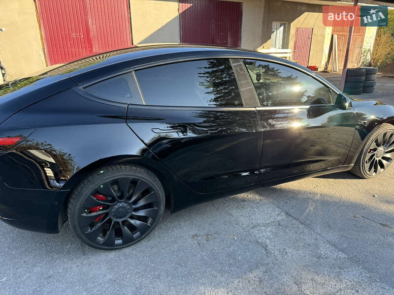 Седан Tesla Model 3 2022 в Ровно