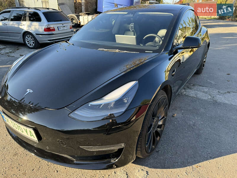 Седан Tesla Model 3 2022 в Ровно