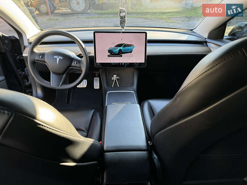 Седан Tesla Model 3 2022 в Ровно
